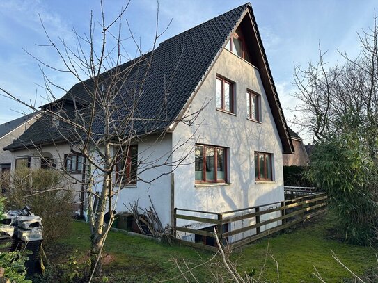 Teilmodernisiertes 8 Zimmer-Einfamilienhaus in Schenefeld