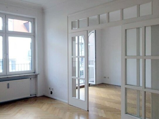 Geschmackvolle 5-Zimmer-Altbau-Wohnung mit Balkon in der Au