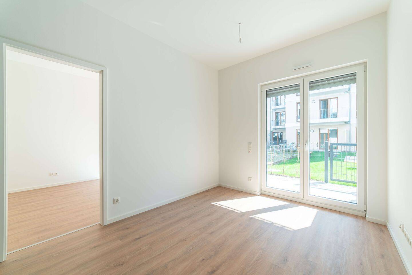 Brand New 2-Room Apartment with Private Terrace Apt 102 - Foto 1