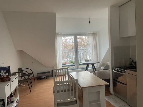 Schicke 2 Zimmer-Dachgeschoss-Wohnung mit Skyline-Blick in guter Frankfurter Westendlage!