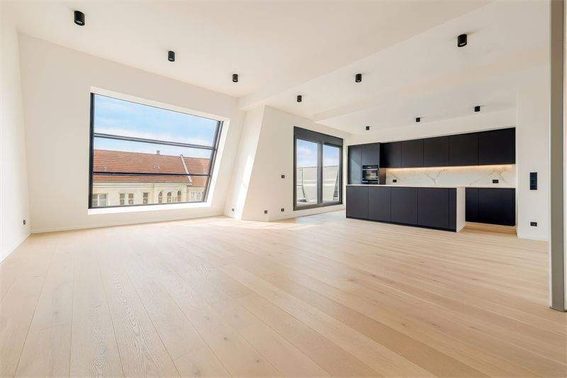 EXKLUSIVES DESIGNER-DACH - Aufdachterrasse & 360° View - in ruhiger Ku'damm-Lage