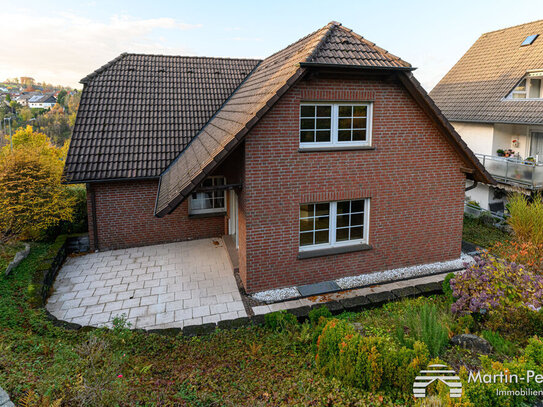 Gepflegtes Einfamilienhaus - Terrasse - Garten - Kaminofen - Keller - Doppelgarage -