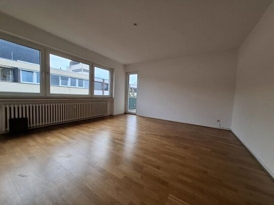 ** Ausschließlich für den 1-2 Personenhaushalt ab 40 Jahre! Helle 3,5 Zimmerwohnung mit Balkon in fußläufiger Entfernun…