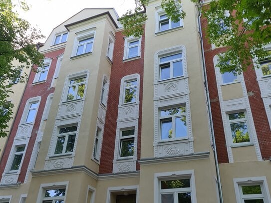 Heimkommen und Wohlfühlen im DG * modern saniert + kleiner Balkon