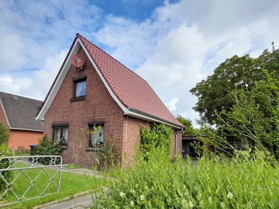 Hübsches Einfamilienhaus mit Garage und separatem Bauplatz in idyllischer Lage in Berne Warfleth