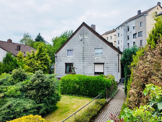 2 Sanierungsbedürftige Doppelhaushälften mit Garten und Stellplätzen in Lüdenscheid!