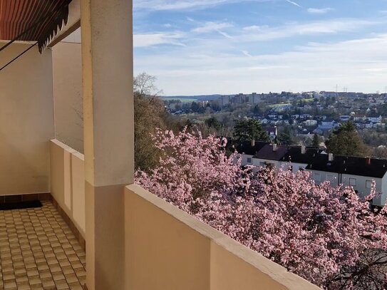 Sanierte 4 Zimmer Wohnung mit WC, Bad, Einbauküche und 2x Balkon