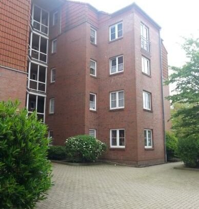 2-Zimmer-Wohnung, kpl. renoviert, Balkon, Fahrstuhl und Stellplatz