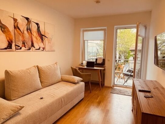 Balcony room, central, quiet, newly renovated, near the Isar and subway