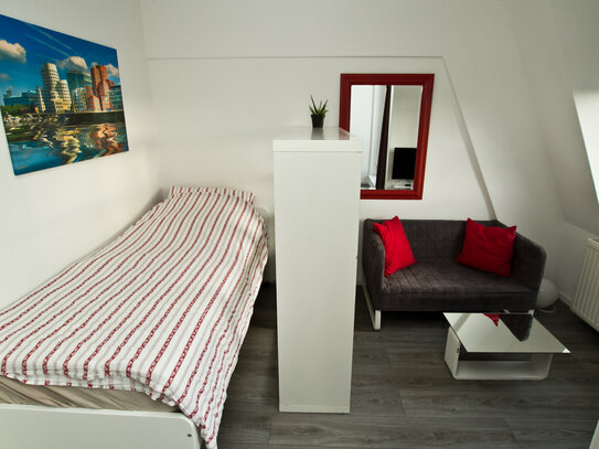 Komplett Möbliert/Furnished Accommodation in: Oberbilk/ Nähe Mitsubishi Electric Halle.