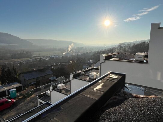 Hochwertige Eigentumswohnung mit Dachterrasse - Neubau - kurzfristig bezugsfertig ! K f W - E f f i z i e n z h a u s 5…