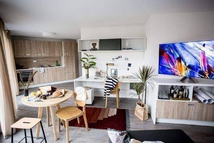                                                               M&ouml;blierte Komfort XXL-Apartments mit Balkon im "Main Atrium" auf der Hafeninsel                                                       in Kaiserlei (Offenbach am Main)