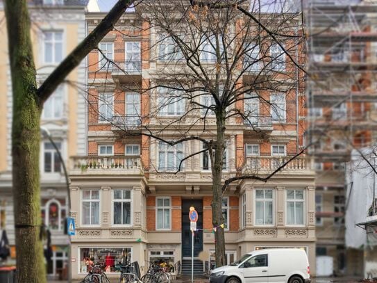 Hamburg-Uhlenhorst: 2-Zimmer-Wohnung mit ruhigem Balkon in denkmalgeschütztem Ensemble