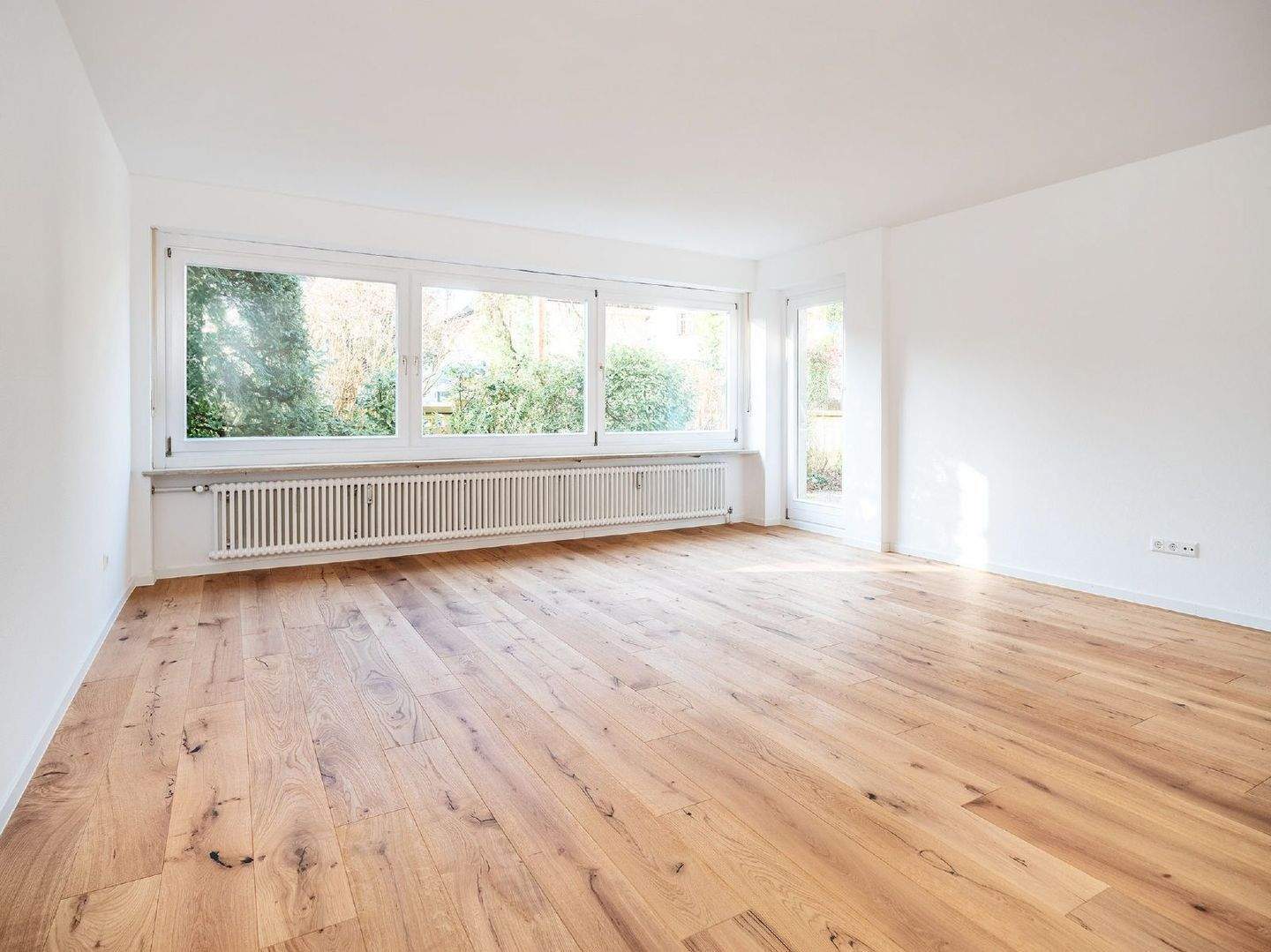 MAIER - Nahe Nymphenburger Schlosskanal, Erstbezug nach Sanierung: 3-ZI-WHG mit Garten und TG