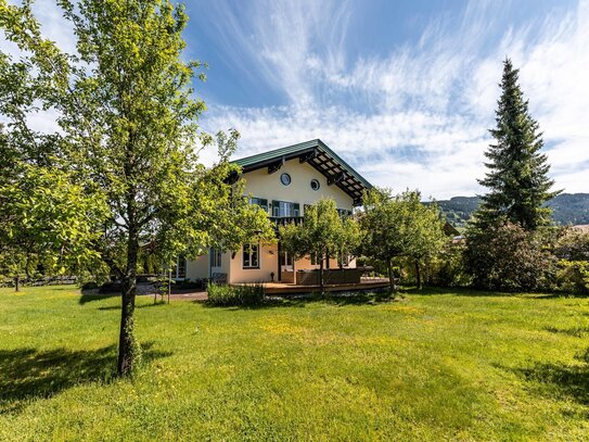 Beeindruckende Landhaus-Villa in direkter Seenähe