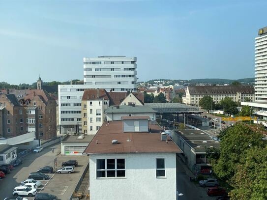 AUSSERGEWÖHNLICHE LOFT-WOHNUNG MIT BALKON UND STELLPLATZ IN URBANER LAGE