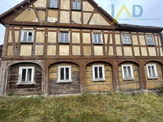 Denkmalgeschütztes Umgebindehaus mit massiven Seitenflügel und Nebengebäude in der Oberlausitz