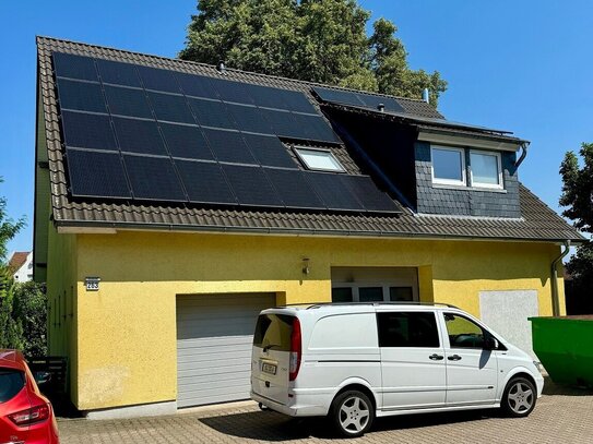 Einfamilienhaus mit großen Garagen, Wärmepumpe und Photovoltaikanlage in Bielefeld zu verkaufen