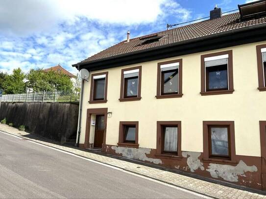 2 Familienwohnhaus in Wemmetsweiler zu verkaufen!