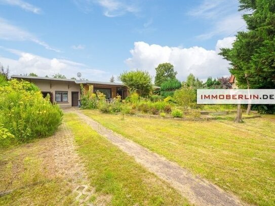 IMMOBERLIN.DE - Angenehmer Bungalow in familiärer Lage