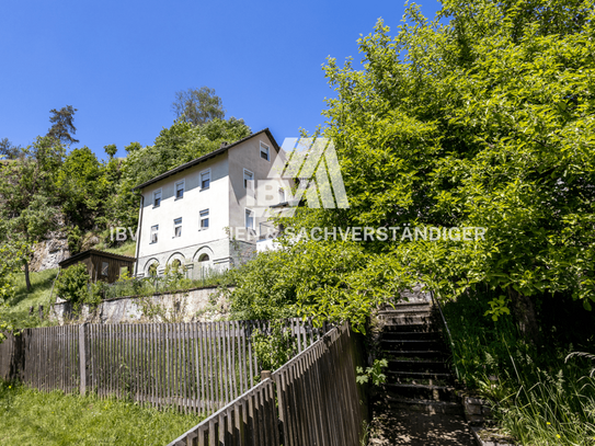 Geschichtsträchtiges Einfamilienhaus mit Blick auf die historische Klosterburg