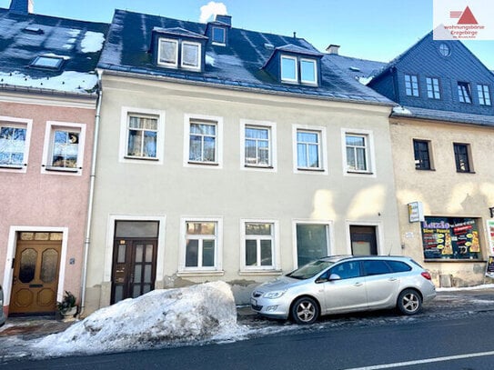 Reihenmittelhaus - zentrale Lage - viel Platz - Schlettau im Erzgebirge!!