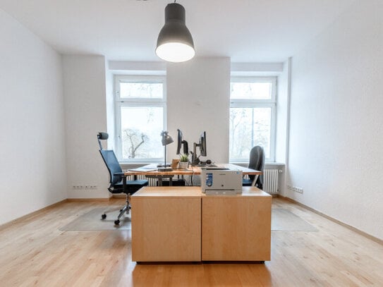 Büro zur Untermiete: 25 m² separater Raum mit Gemeinschaftsflächen - All-in-Miete