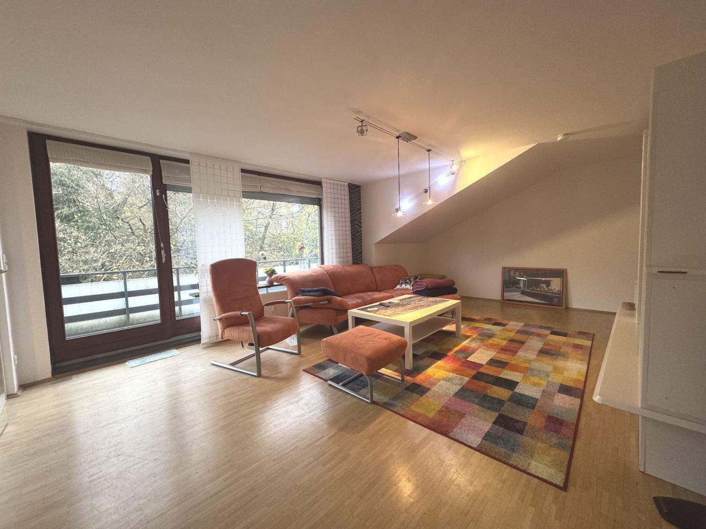 Komfortable Wohnung im Dachgeschoss mit Terrasse - aktuell leerstehend