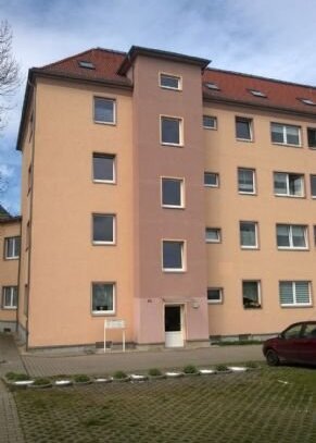 2-Raum-Wohnung mit Einbauküche und Pkw-Stellplatz