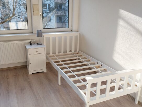 ERSTBEZUG - NEU RENOVIERTE - 8er WG *Möblierte Zimmer 1*