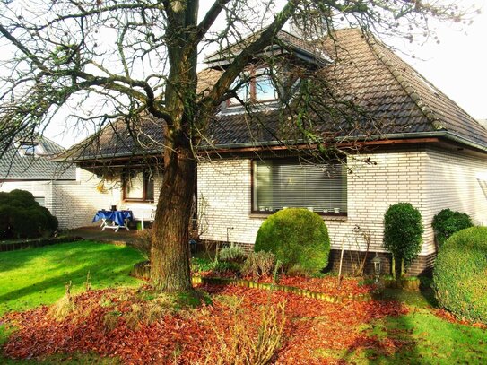 Traumhaft gepflegter Bungalow mit teilausgebautem Dachgeschoss und schickem Garten in bevorzugter Wohnlage von Bredenbe…