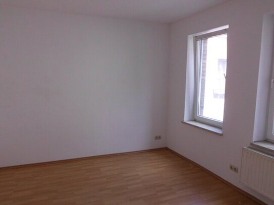 Freundliche Dreizimmerwohnung mit Außensitzplatz.