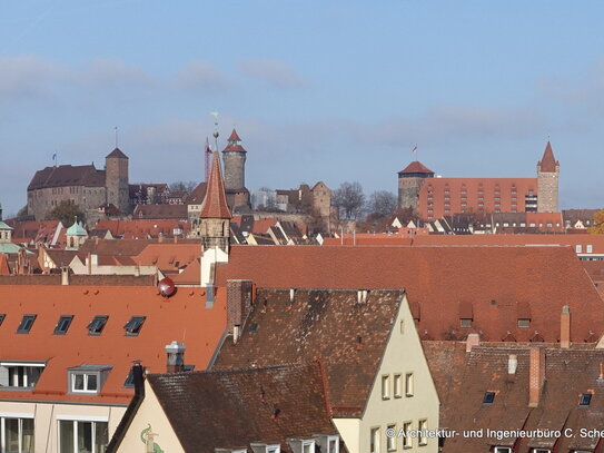 Toplage und Ausblick: helle 2,5-/3-Zimmer-DG-Wohnung (Nähe Lorenzkirche)