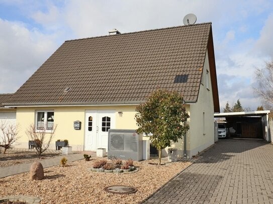 Neuwertiges u.gepflegtes Einfamilienhaus mit herrlichem Garten in ruhiger Lage