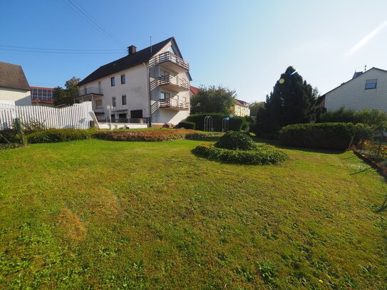 MEHRGENERATIONENHAUS: KOMPLETTES DOPPELHAUS MIT SCHÖNEM GARTEN