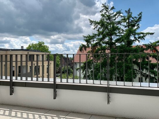 Einzugsbereit: Kompaktes 3-Zimmer Penthouse mit Süd-Dachterrassen Loggia und Wohnküche