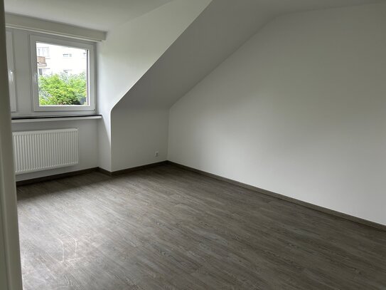 Neu renoviert - 3 ZKB in ruhigem 3 Familienhaus - beste Lage Am Homburg - Erstbezug nach Sanierung -