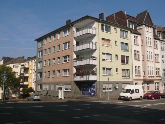 ***gemütliche 2 Zimmerwohnung, Küche, gr. Diele, Wannenbad ***