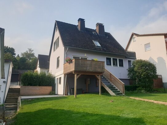 Freistehendes Einfamilienhaus mit Garten und Garage