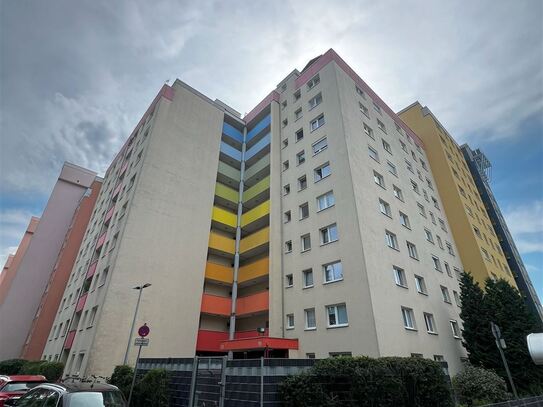 Helle 2-Zimmer-Wohnung mit Balkon und Einbauküche in Fürth-Ronhof