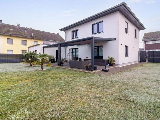 Einziehen und Wohlfühlen! - Moderne Stadtvilla mit Garage und Garten in Beckum