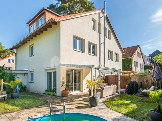 6 Zimmer für die ganze Familie: Doppelhaushälfte mit Pool, Kamin und moderner Einbauküche