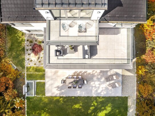 Geräumige Architekten-Villa von 2023 mit Lift, Tiefgarage und Spa-Bereich