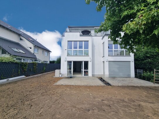 Teilsanierte Wohnung mit 350 m² Privatgarten in Top-Lage Köln-Müngersdorf !