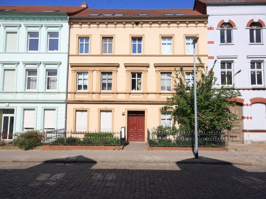 Bezugsfreie 2-Zimmer-Dachgeschosswohnung in direkter Nähe vom Rathaus