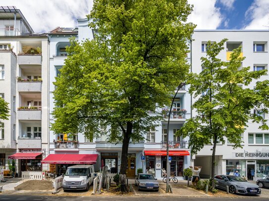 Große 4-Zimmer-Altbauwohnung mit Balkon, Dusch-/Wannenbad, Erker & Flügeltüren - vermietet