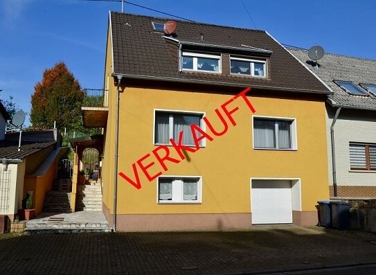 Gepflegtes 1-2 Familienhaus mit Garten und Garage