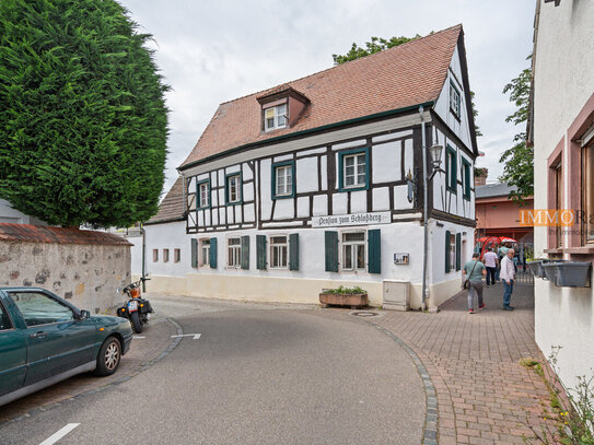 IMMORath.de - Denkmalgeschütztes Mehrfamilienhaus auf dem Münsterberg mit Blick in die Vogesen