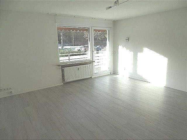 Fahrstuhl, schicke, sanierte 3 Zimmerwohnung mit EBK, Balkon, Garage und Stellplatz zu verkaufen, gute Energiewerte