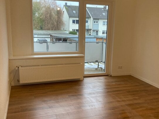 Helle 2,5-Zimmer-Wohnung im 1. OG – Komplett neu saniert – mit Balkon